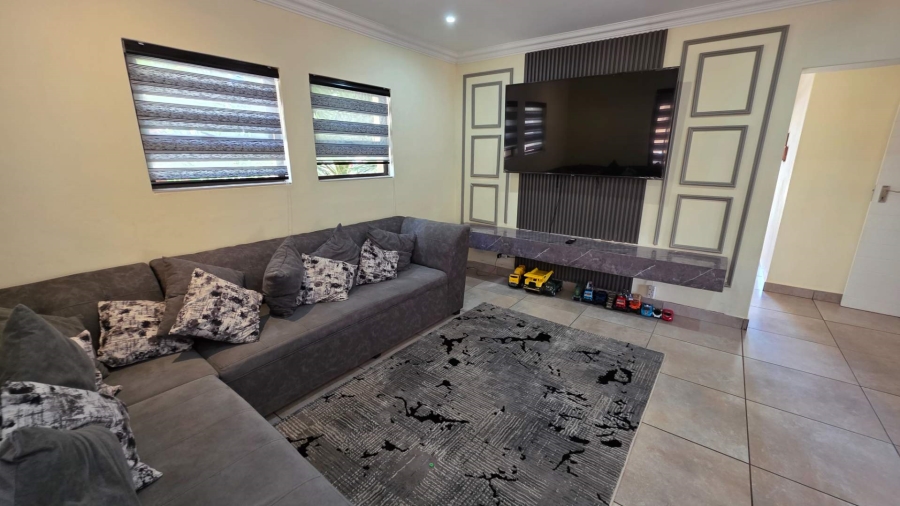 To Let 1 Bedroom Property for Rent in Melodie North West